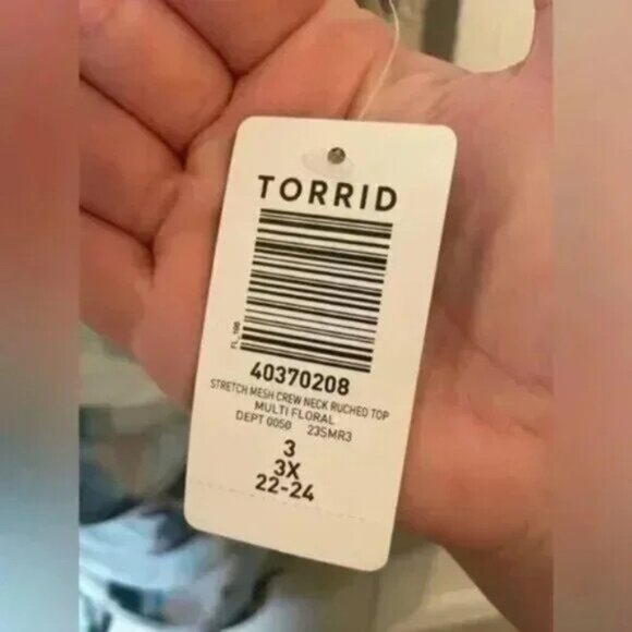 NWT TORRID Stretch Mesh Crew Neck Ruched Top - Picture 2 of 9